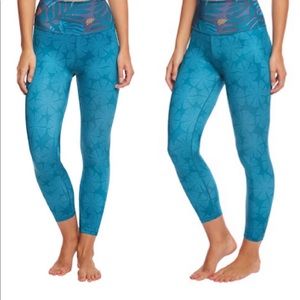 Beyond Yoga Jungalow HW Crop Leggings